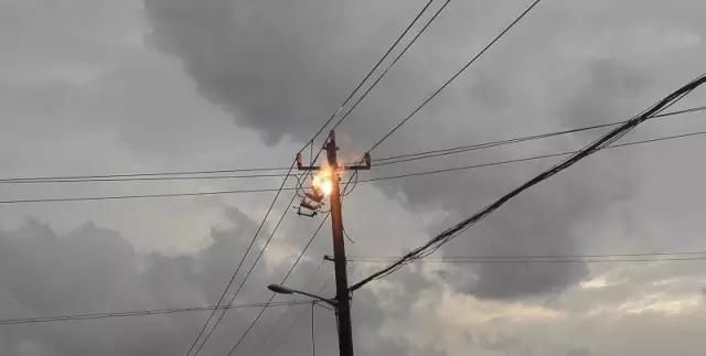 阴雨天远离高压线多少米