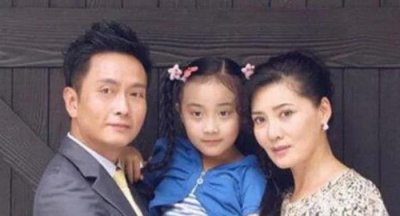 他是圈中绝世好男人,与妻子恩爱23年零绯闻,56岁儿女双全成赢家