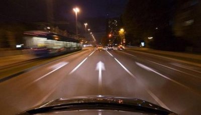 开车白天好开还是晚上好开(高速晚上开车好还是白天开车好)