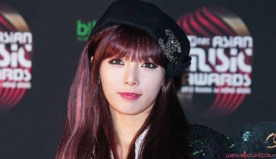 ​泫雅舞台上掀裙子 大尺度举动惊呆众人掀裙走光画面令人膛目