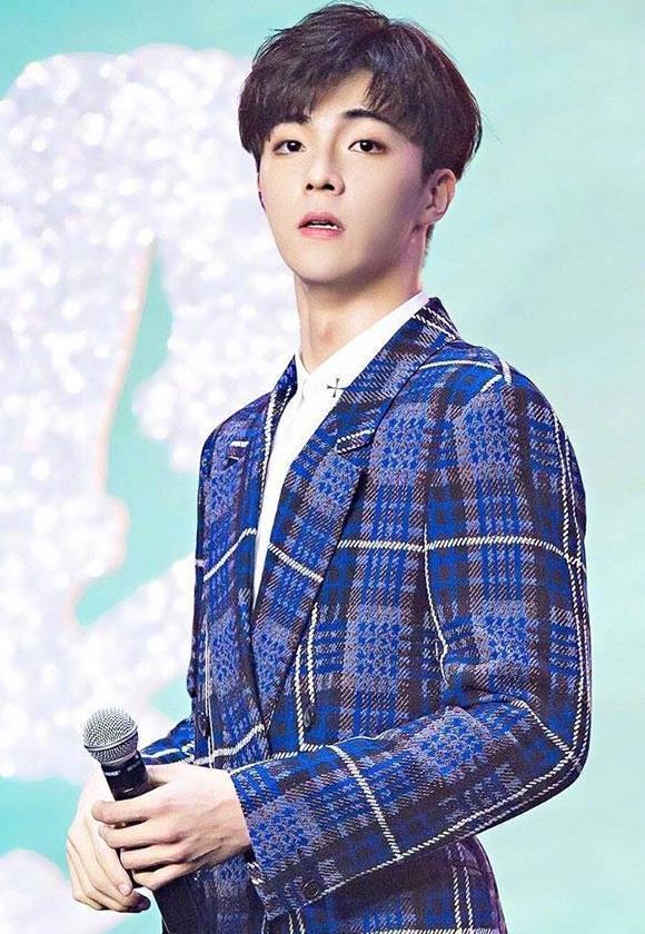 关于陈立农的6张帅照,每张都适合做壁纸,怎么能这么帅!