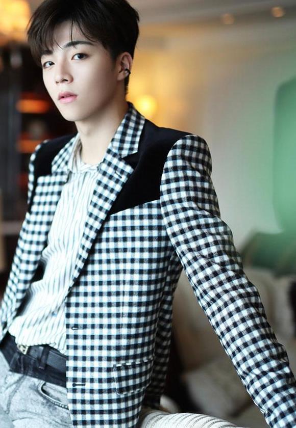 关于陈立农的6张帅照,每张都适合做壁纸,怎么能这么帅!