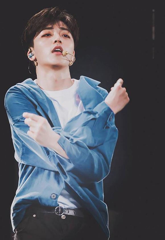 关于陈立农的6张帅照,每张都适合做壁纸,怎么能这么帅!