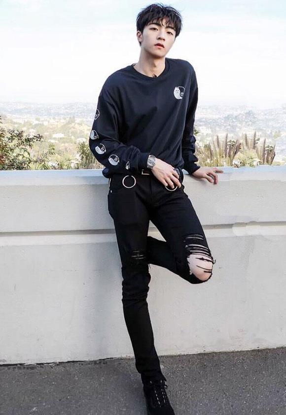 关于陈立农的6张帅照,每张都适合做壁纸,怎么能这么帅!