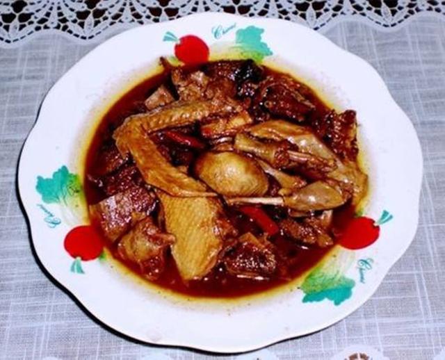 红烧鸽子肉怎么做法(颜色鲜美的红烧鸽肉)(1)