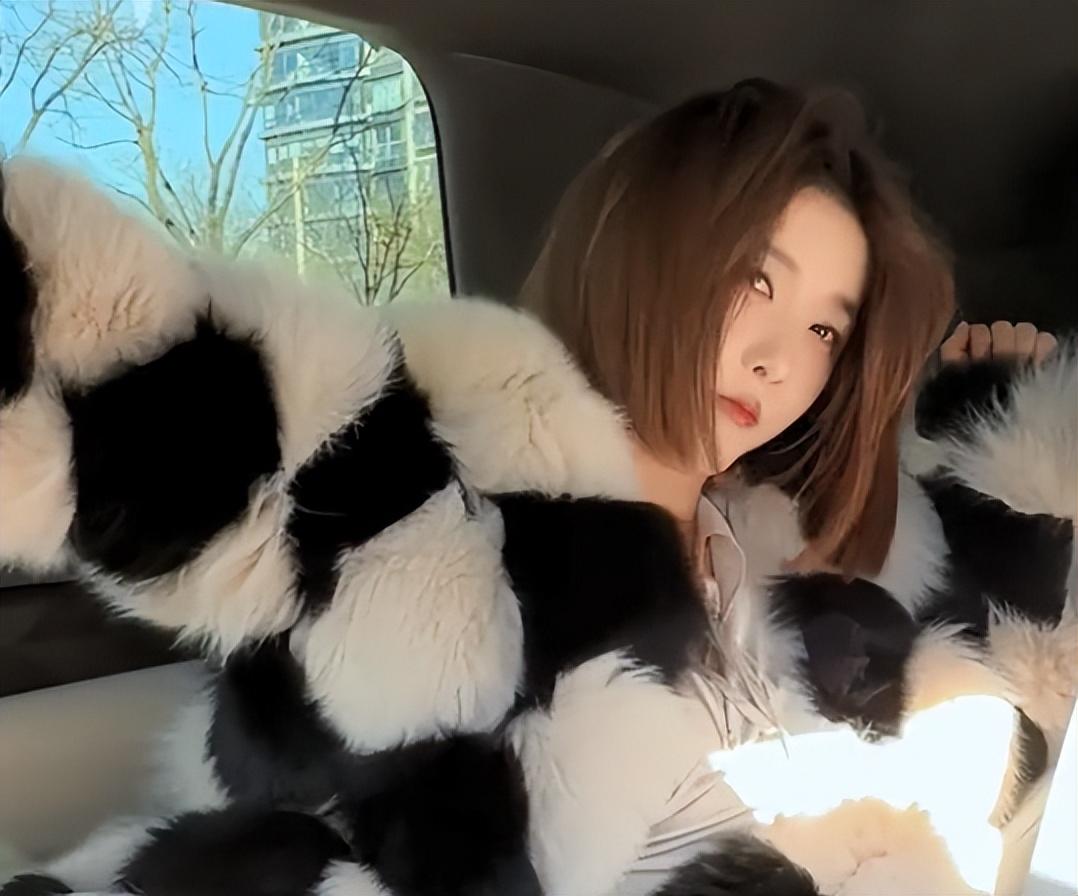 聂小雨黑皮衣事件(网红聂小雨穿皮草玩“下衣失踪”) 聂小雨黑皮衣事件(网红聂小雨穿皮草玩“下衣失踪”)