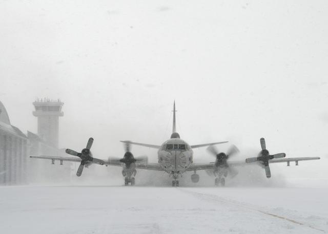 日本多地连降暴雪0(日本战机在暴雪中起降)(3)