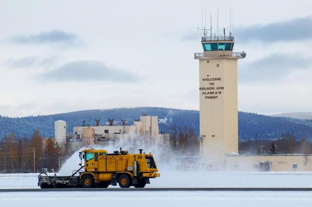 日本多地连降暴雪0(日本战机在暴雪中起降)(4)