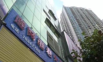 ​2名小孩和防盗窗一起坠楼 警方回应(两名儿童高空坠楼，如何杜绝高空之痛？)