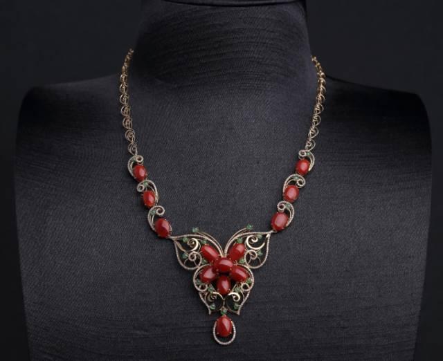 红珊瑚项链有多少种（佩戴红珊瑚项链时注意这些）(5)