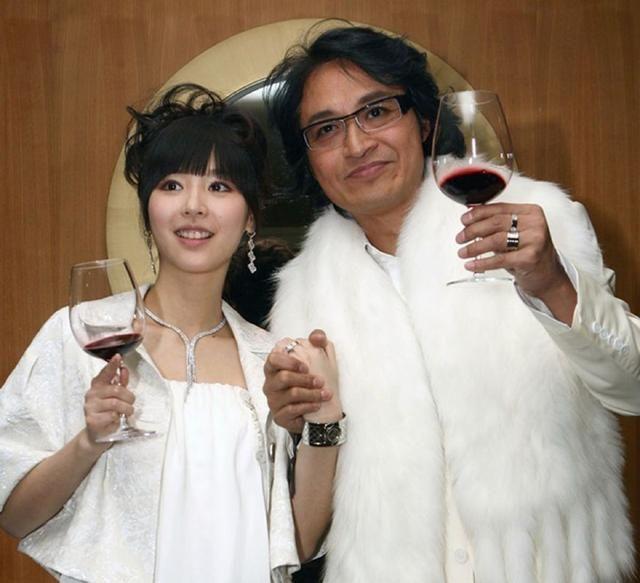 相差46岁的老夫少妻宣布离婚，理由难以启齿，却在意料之中