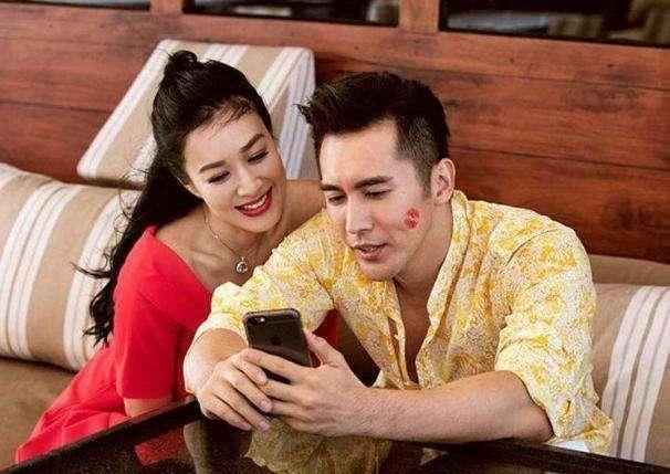 相差46岁的老夫少妻宣布离婚，理由难以启齿，却在意料之中