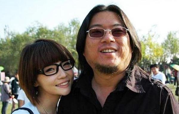 相差46岁的老夫少妻宣布离婚，理由难以启齿，却在意料之中