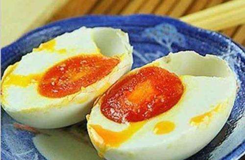咸鸭蛋煮熟后过凉水,咸鸭蛋煮熟后过凉水后再冷藏吗图2