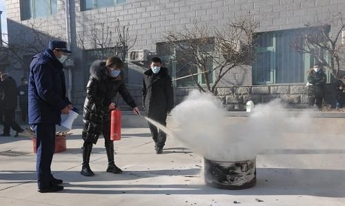 图书，仪器着火不能用干粉灭火器的原因