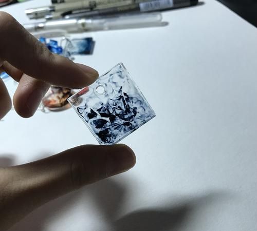 滴胶弄到手上3小时有毒吗