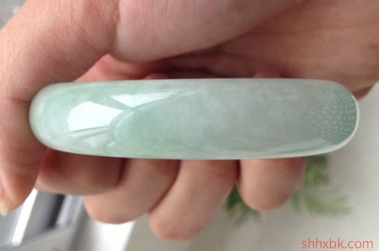 假玉镯对身体有害吗