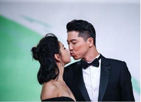 王雷三亚微博晒娇妻怀孕照，期待宝宝早日降临