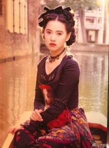 ​伊能静晒出一组28年前清纯旧照，自称：姐可是有过去的，只是很久不出来混了