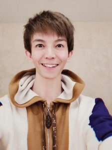 ​郭敬明换新发型晒自拍 被网友质疑好像脸变了