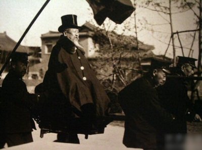 ​百余年前韩国皇室的影像，个子不高，但看起来伙食不错！