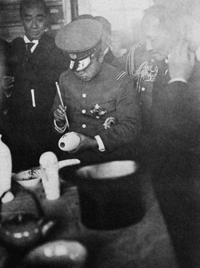 百余年前韩国皇室的影像，个子不高，但看起来伙食不错！