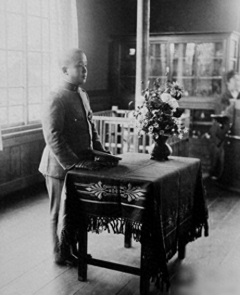 百余年前韩国皇室的影像，个子不高，但看起来伙食不错！