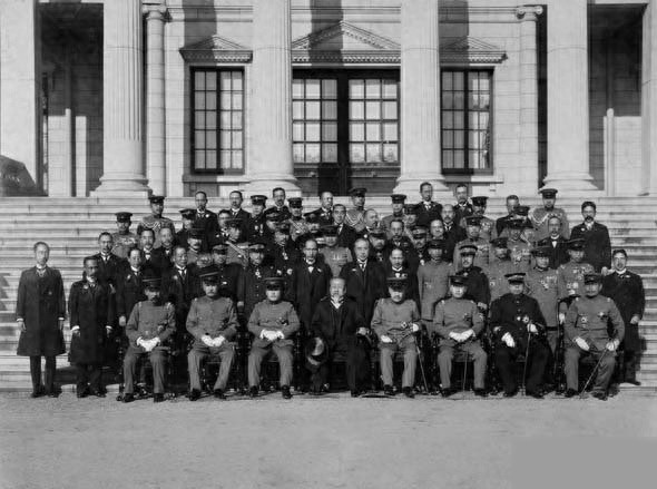 百余年前韩国皇室的影像，个子不高，但看起来伙食不错！