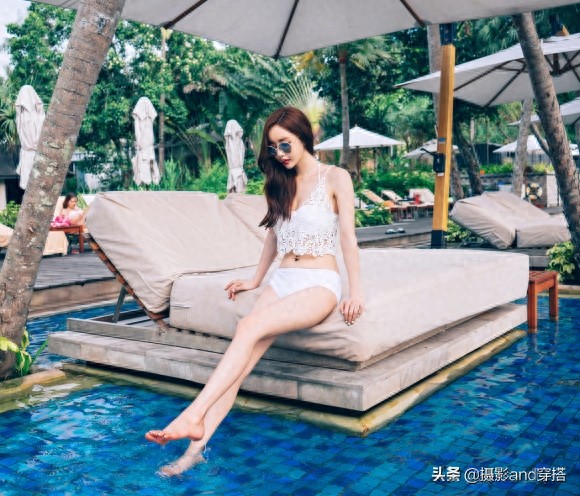 孙允珠白色吊带蕾丝比基尼,夏天的味道