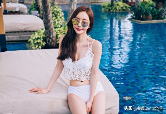 孙允珠白色吊带蕾丝比基尼,夏天的味道