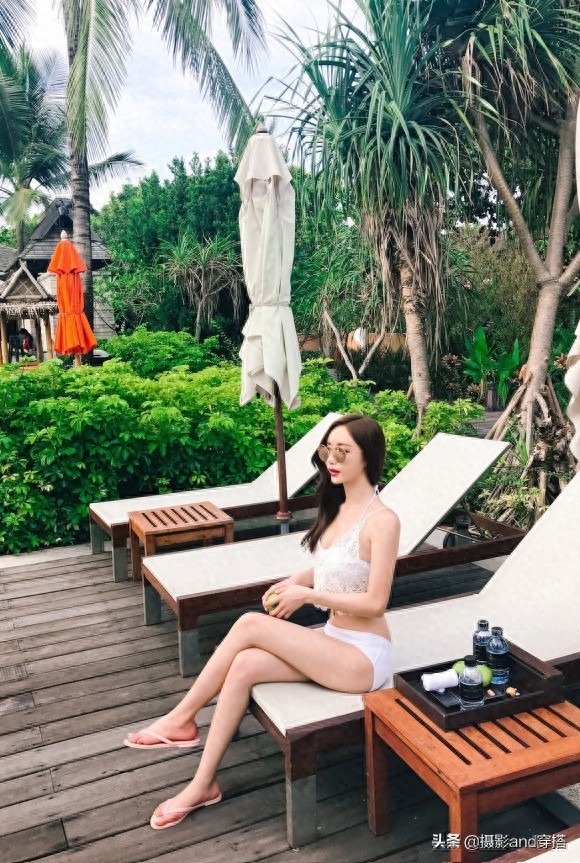 孙允珠白色吊带蕾丝比基尼,夏天的味道