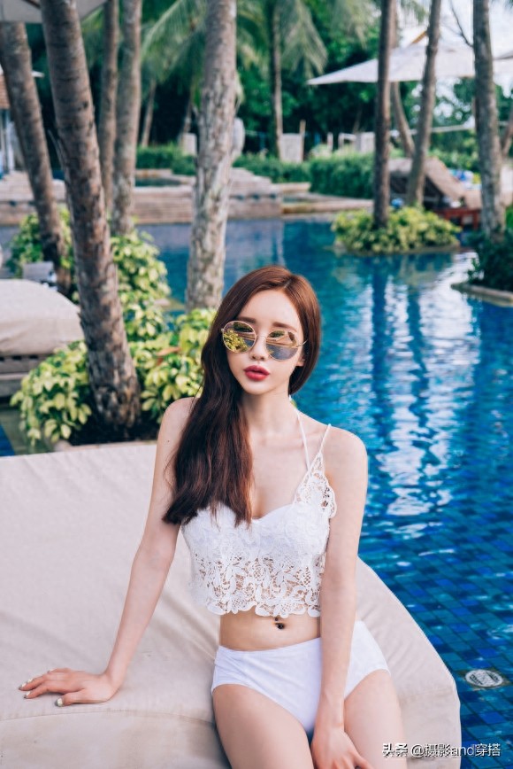 孙允珠白色吊带蕾丝比基尼,夏天的味道