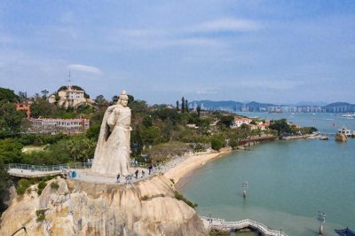 ​出生于1624年的郑成功，是顺治帝的私生子，却不承认清朝身份